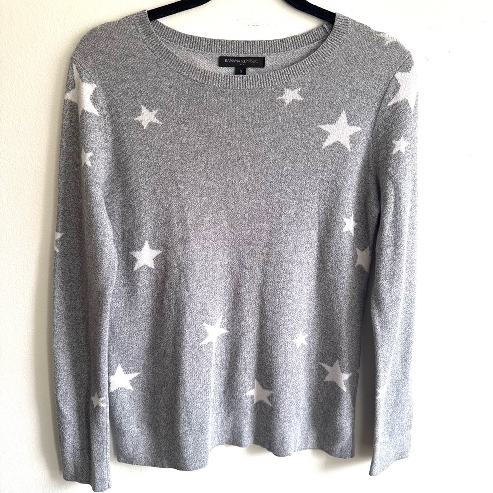 Banana Republic Light Gray Sweater with White Star Pattern